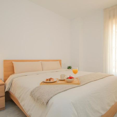 Modern Apt - Luxe Queen Bed - Walk To Isla Magica เซบีญา ภายนอก รูปภาพ