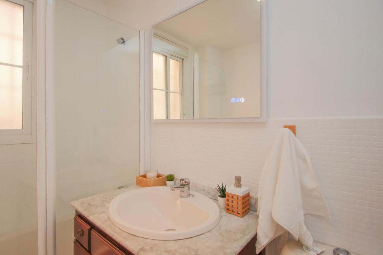 Modern Apt - Luxe Queen Bed - Walk To Isla Magica เซบีญา ภายนอก รูปภาพ